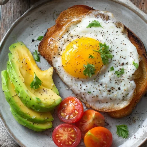 Aesthetic Frühstücksbilder featuring beautifully arranged food on plates.