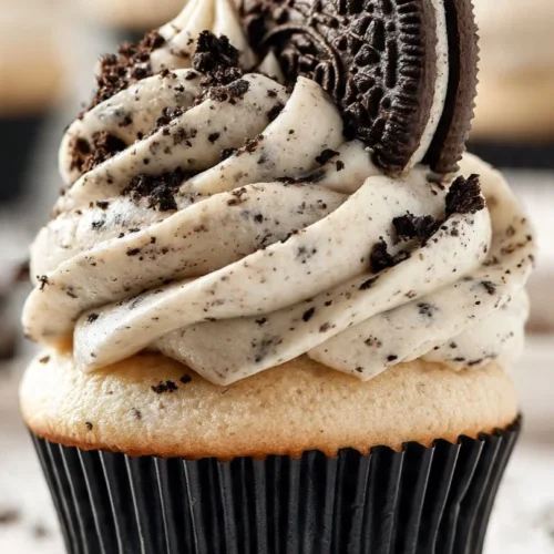 Delicious Oreo buttercream frosting perfect for cakes and cupcakes