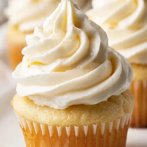 Delicious wedding cake with smooth buttercream frosting, perfect for cupcakes
